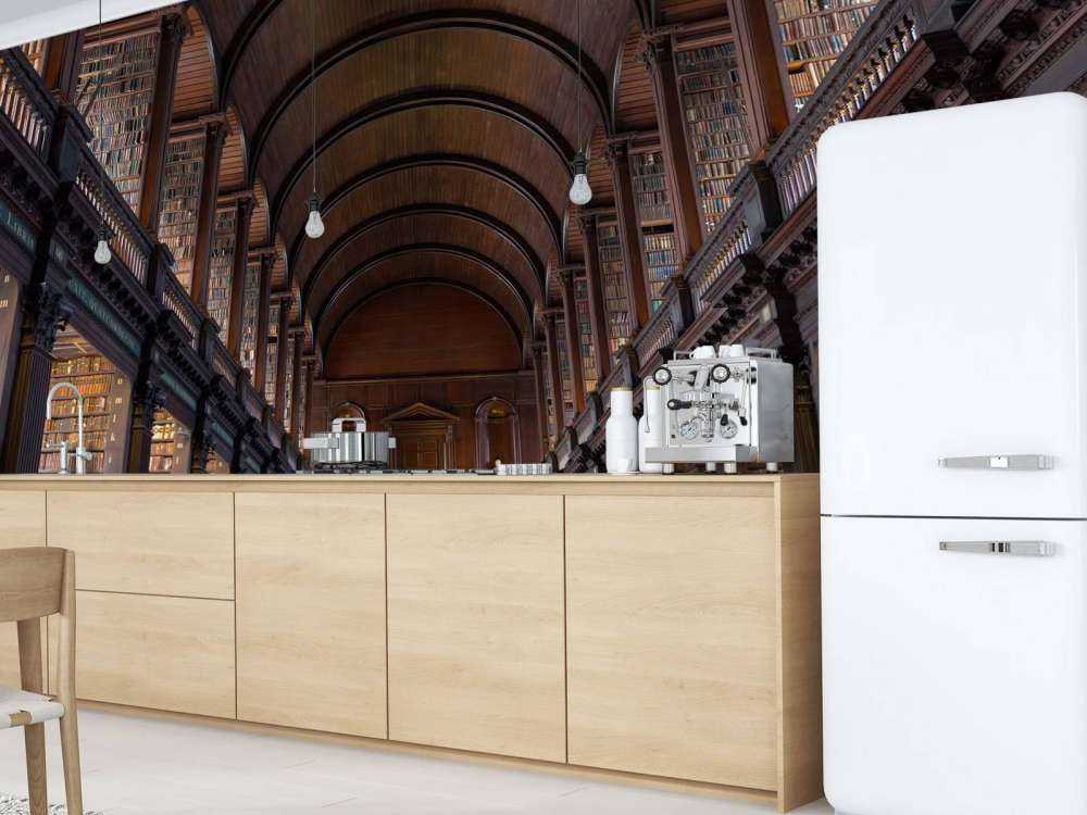 Salle de livres classiques avec des arcs