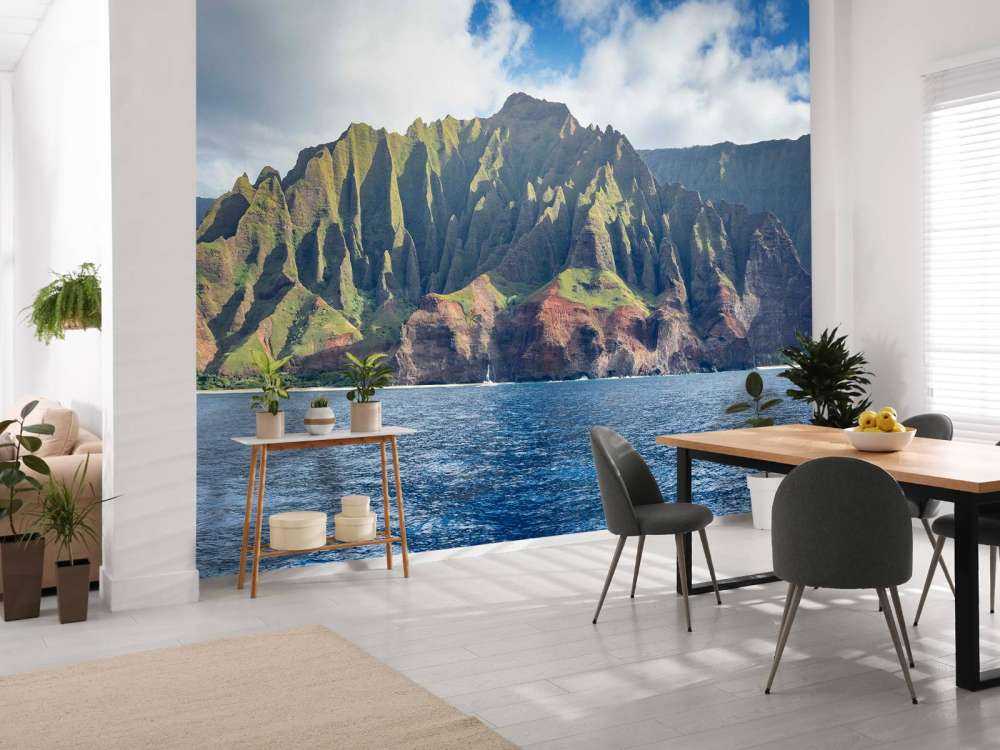 Falaises tropicales sur une mer bleu profond