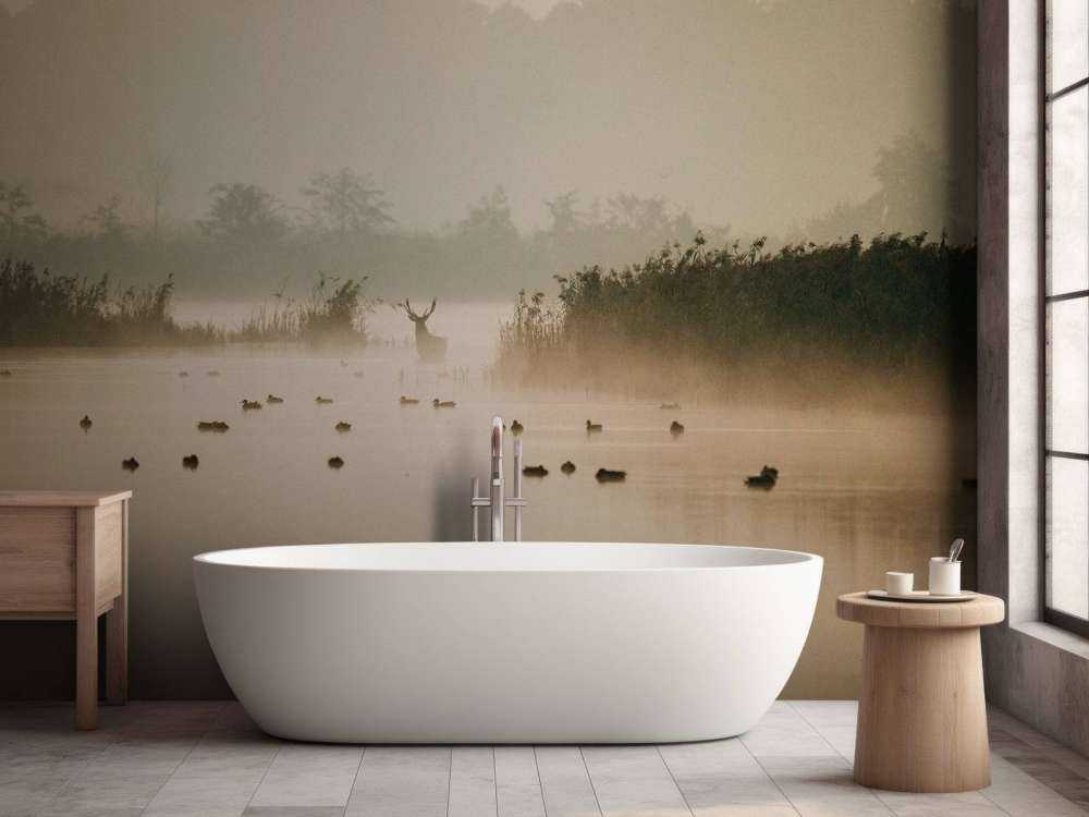 Hert dans un paysage aquatique brumeux