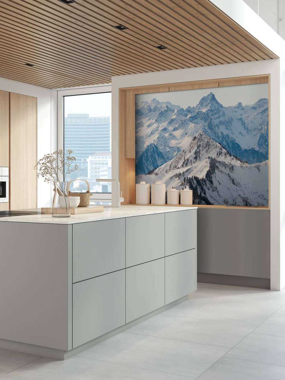 Winterkam avec des sommets alpins sous la lumière du soleil