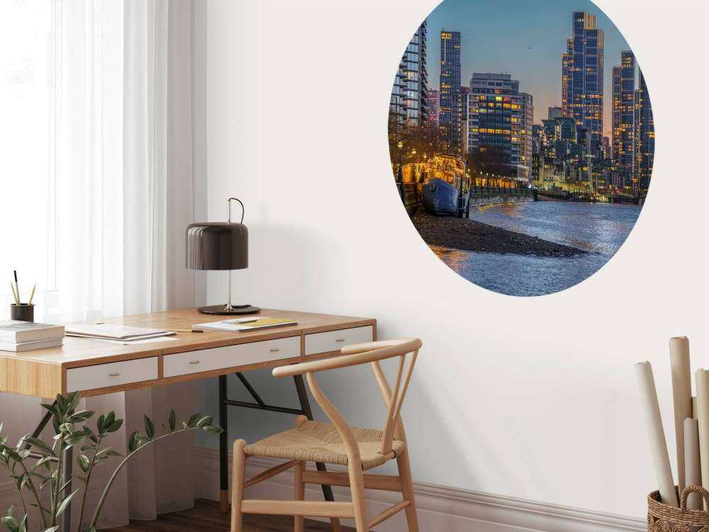 Paysage urbain de Londres sur la Tamise le soir.