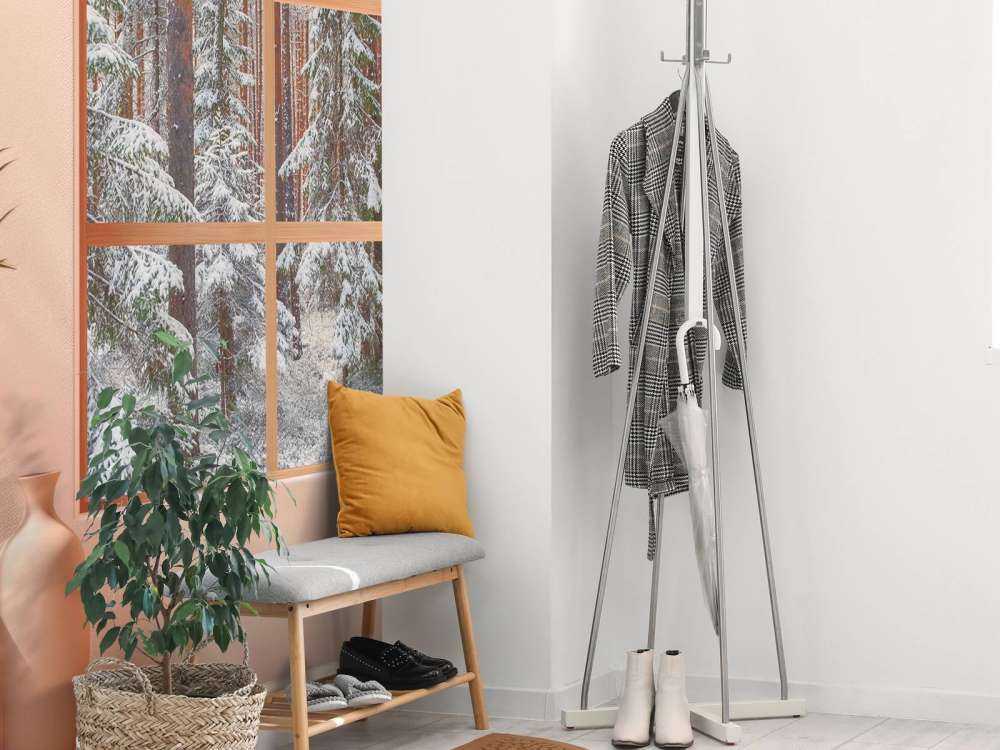 Silence neigeux dans la forêt de pins