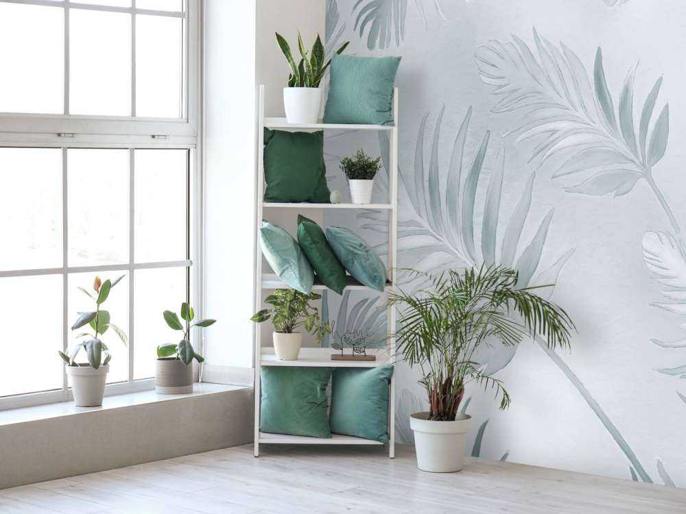 Feuilles dorées sur un beige doux et sombre