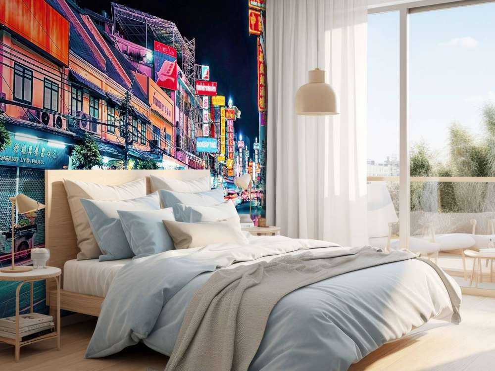 La vie nocturne dans le Chinatown néon.