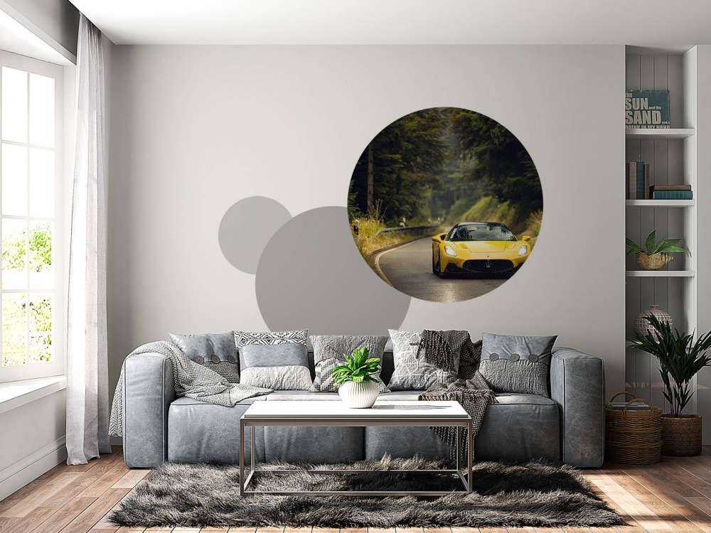 Maserati dans la forêt verte