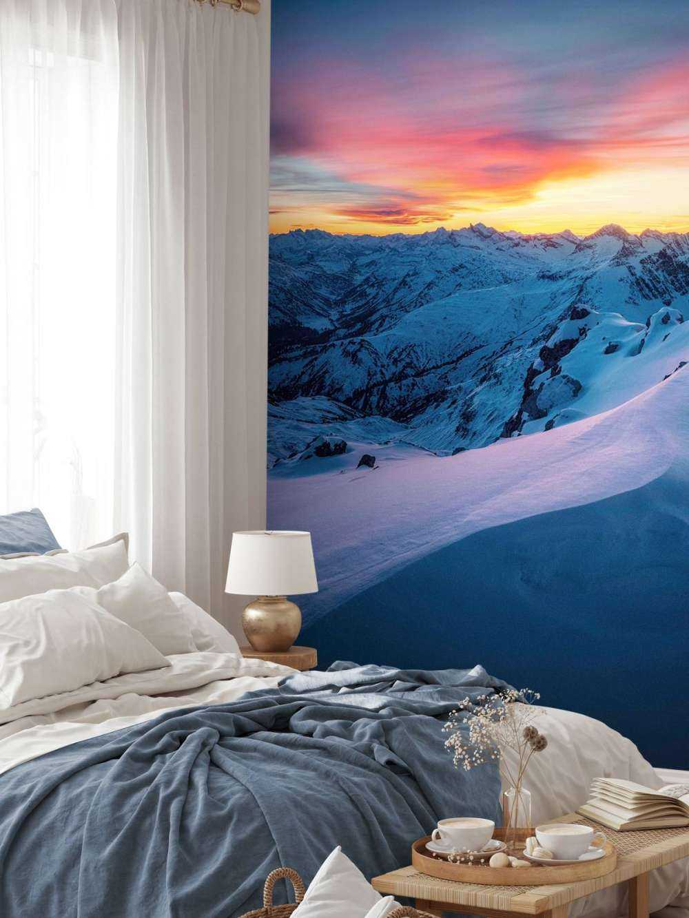 Pics enneigés à l'aube.