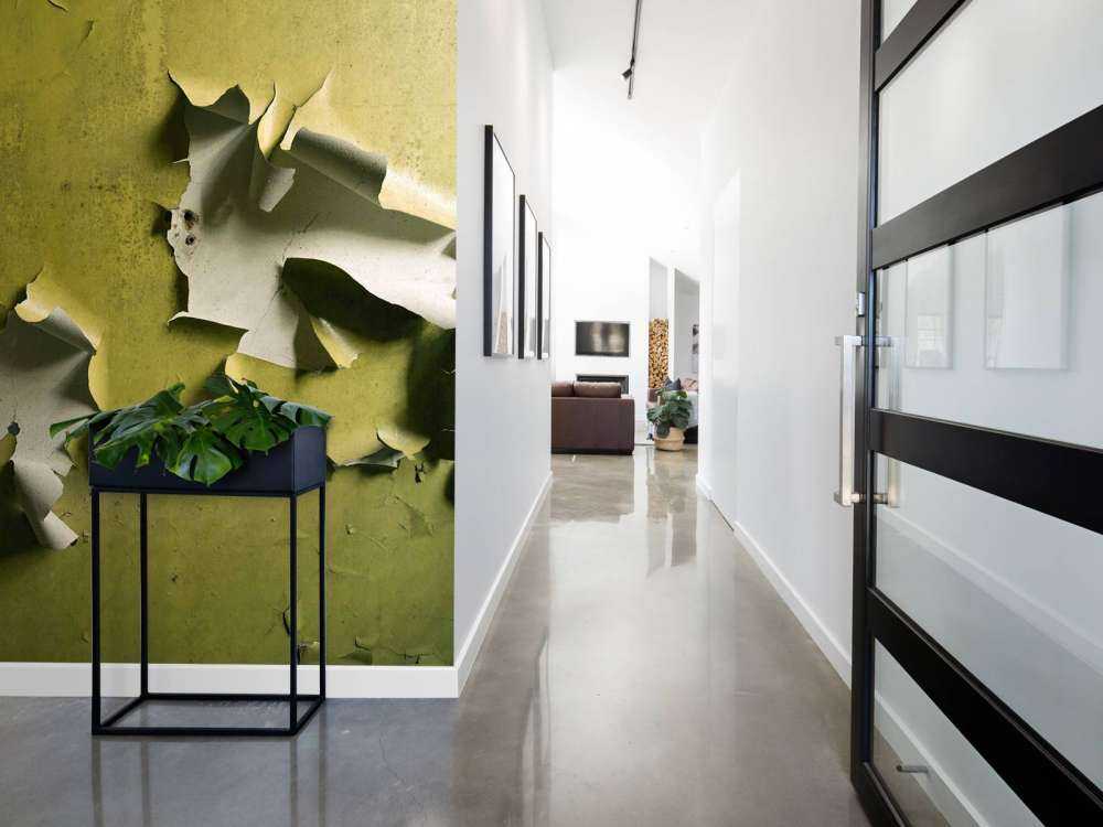 Peinture dégradante sur mur vert