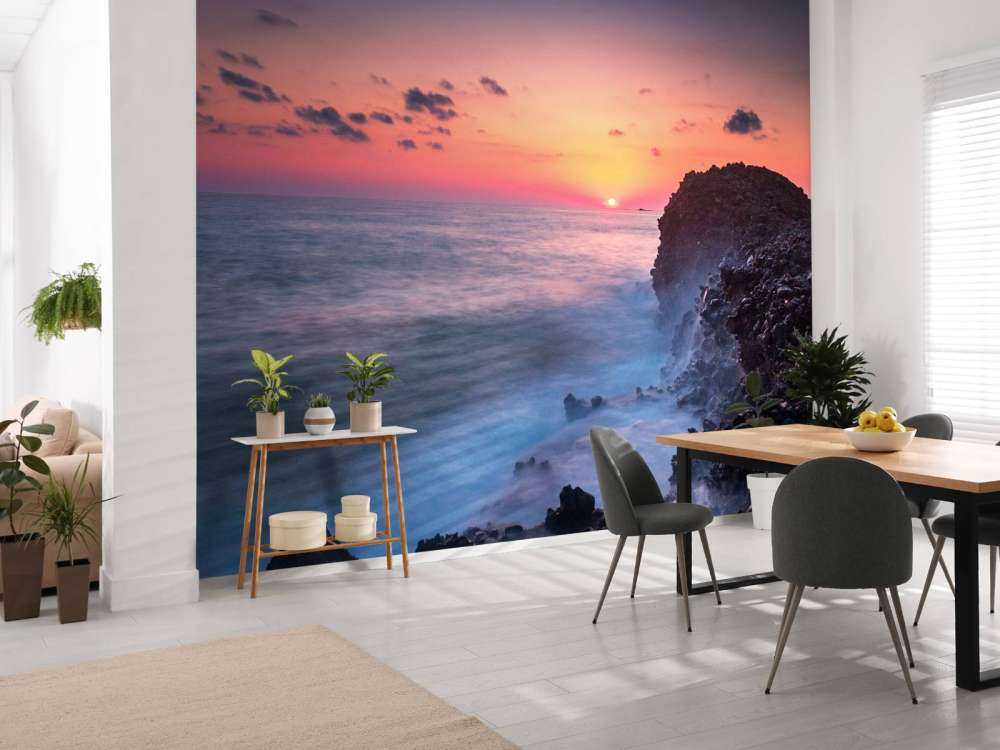 Côte de lave dans la lumière du soir.