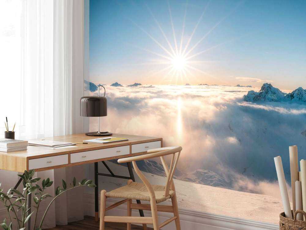 Zone au-dessus de la couche nuageuse dans le panorama alpin