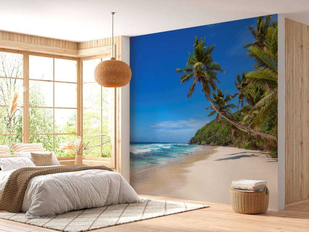 Grande plage ensoleillée