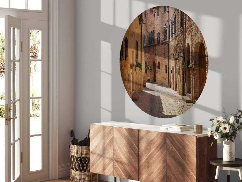 Rue classique avec des fleurs