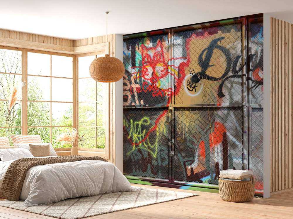 Graffitis sur les portes en acier