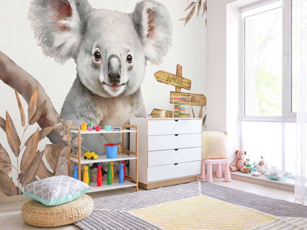 Bébé koala dans la jungle taupe