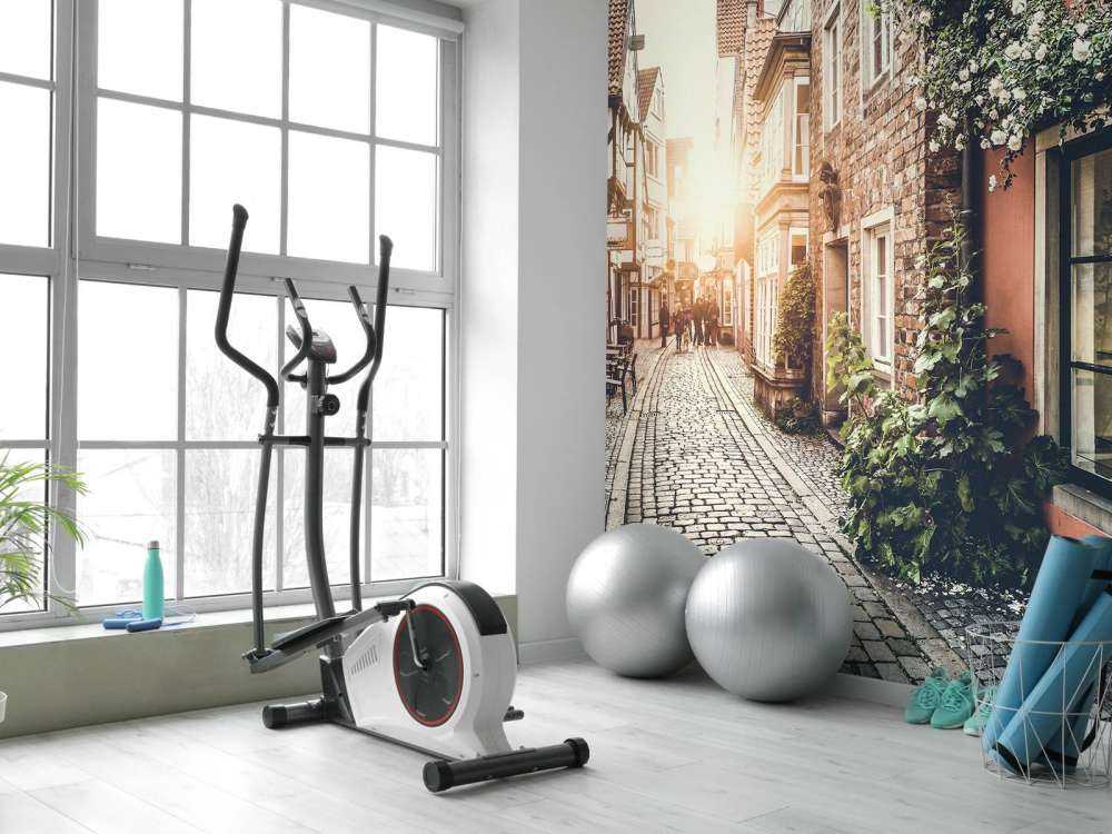 Coucher de soleil dans une vieille rue