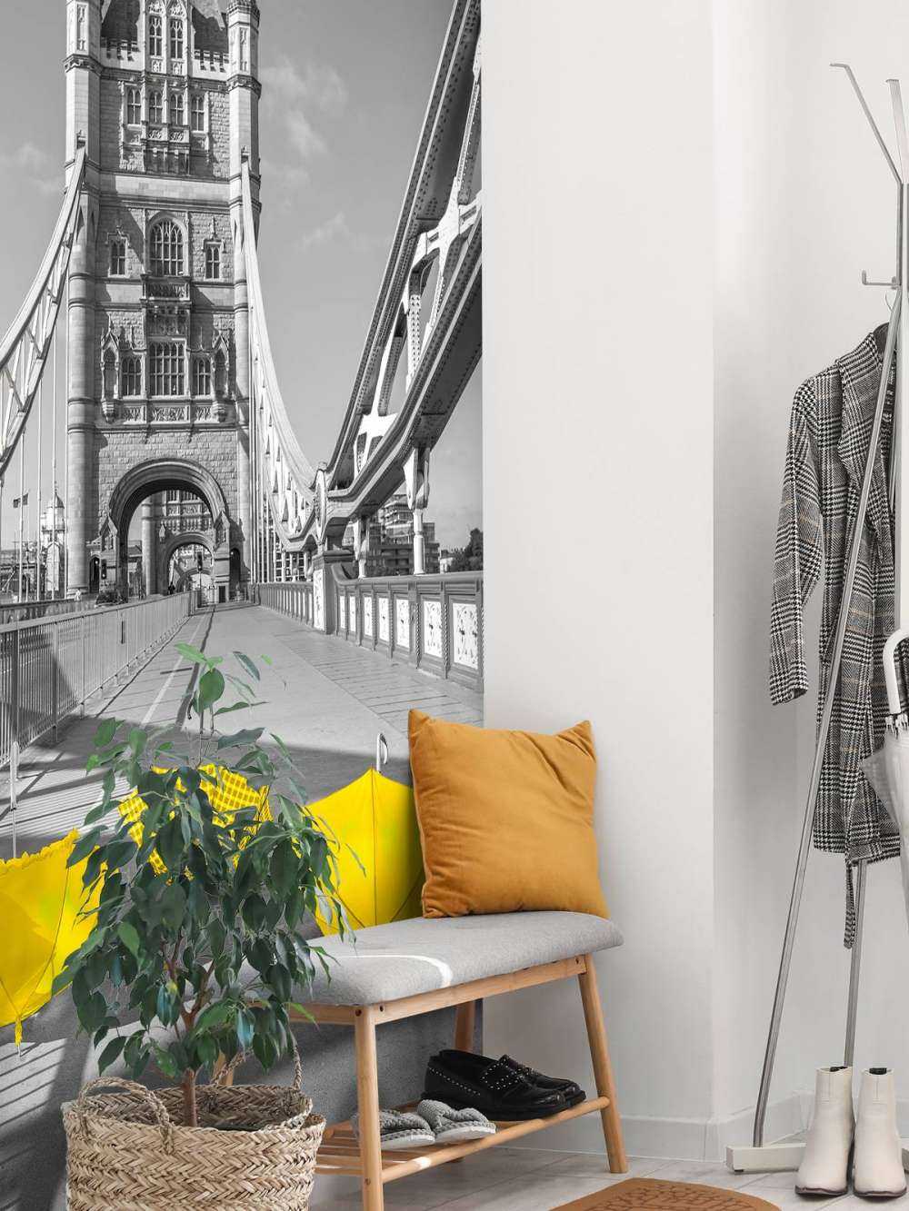 Parapluies jaunes sur le Tower bridge