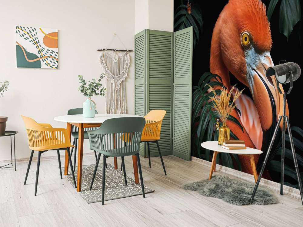 Flamant entre le vert tropical