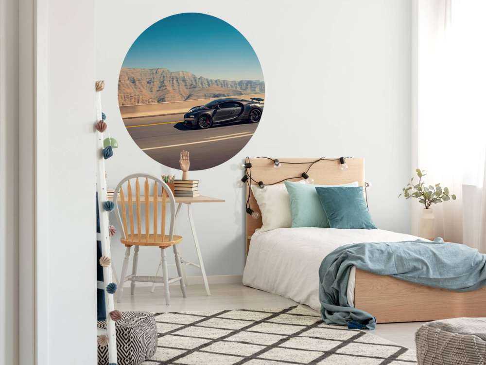 Hypercar contre paysage montagneux