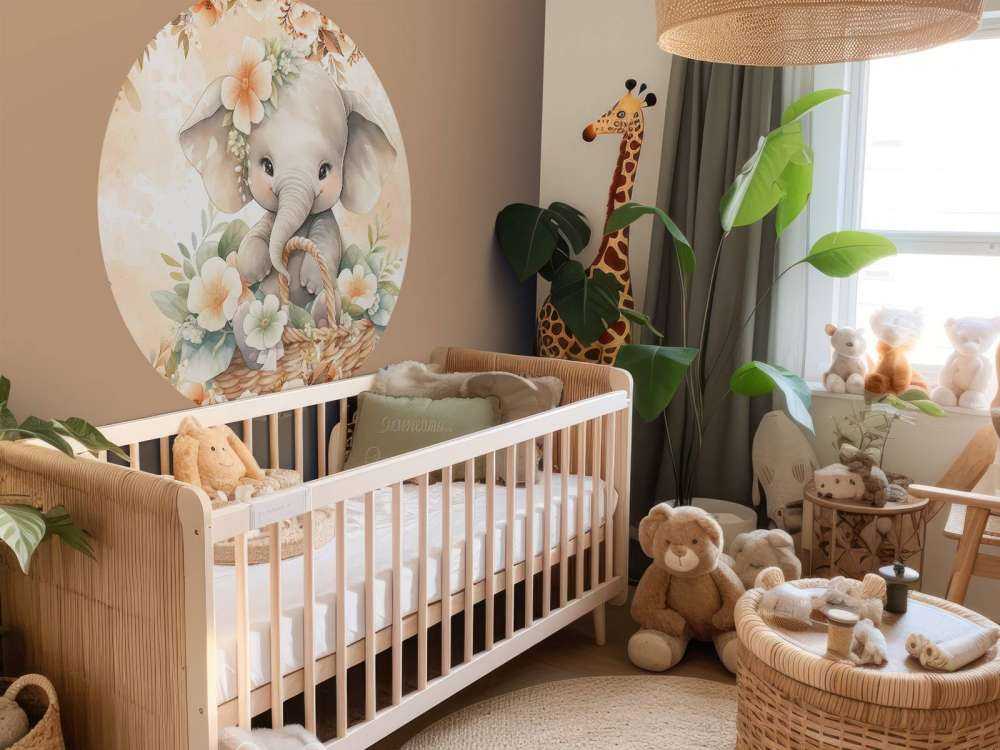 Éléphant ombragé dans un panier de fleurs