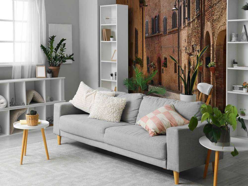 Rue classique avec des fleurs