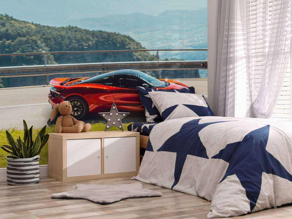 Conduisant à travers un panorama montagneux