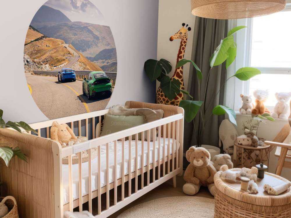 Route sinueuse à travers les montagnes