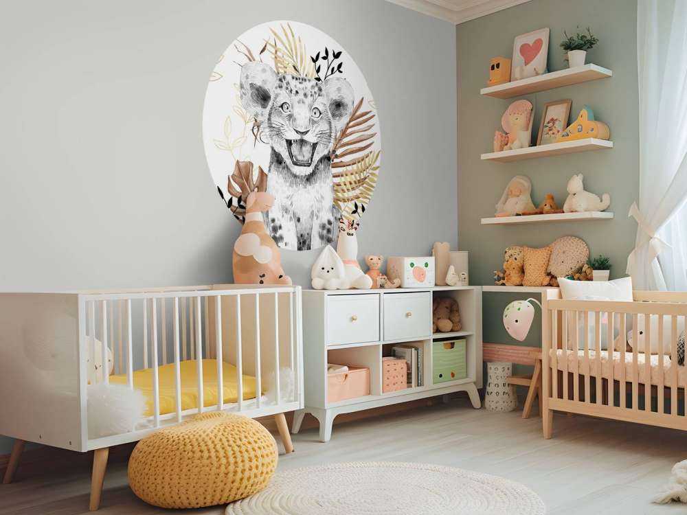 Bébé lion feuillage marron et or