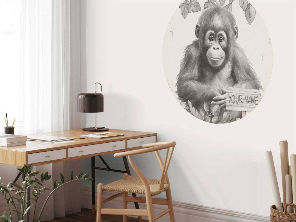 Bébé orang-outan dans la jungle beige