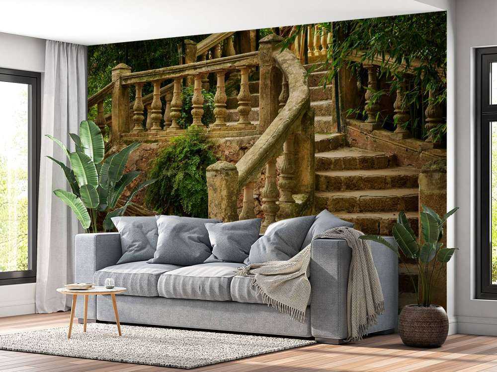 Vieux escaliers en haut