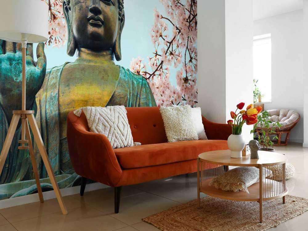 Bouddha entouré de fleurs de cerisier