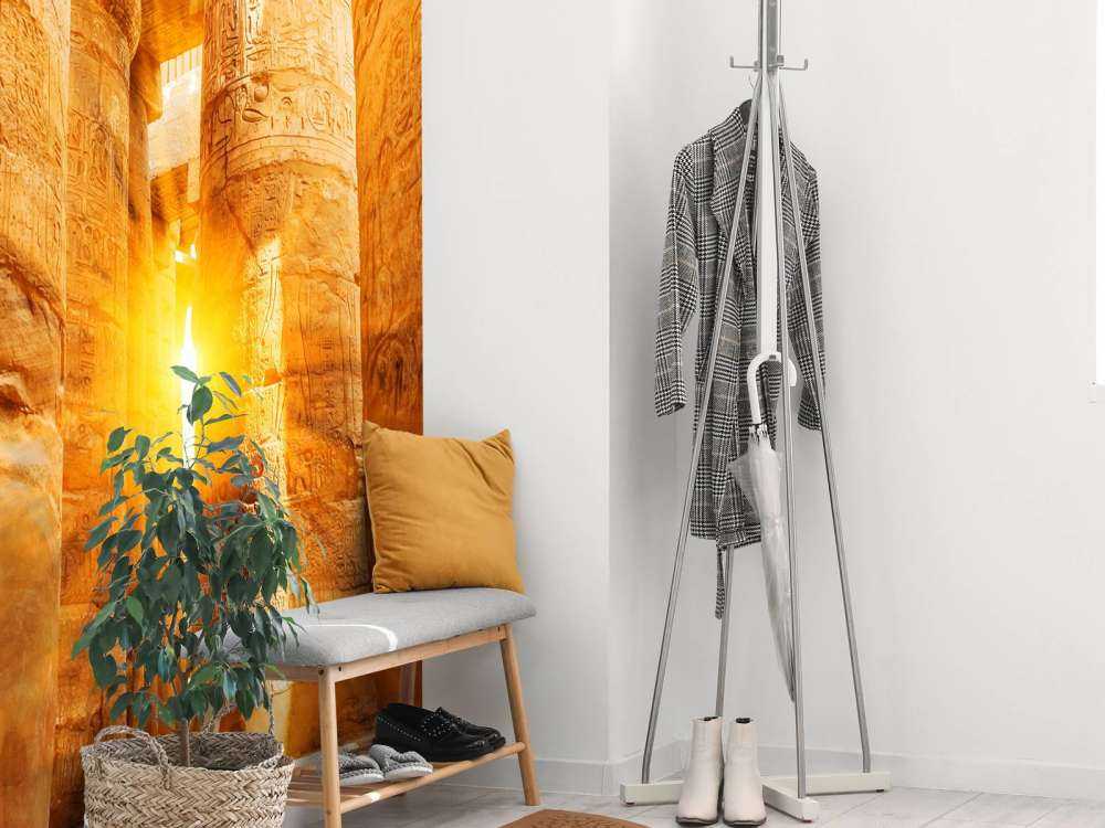 Le soleil à travers les ruines