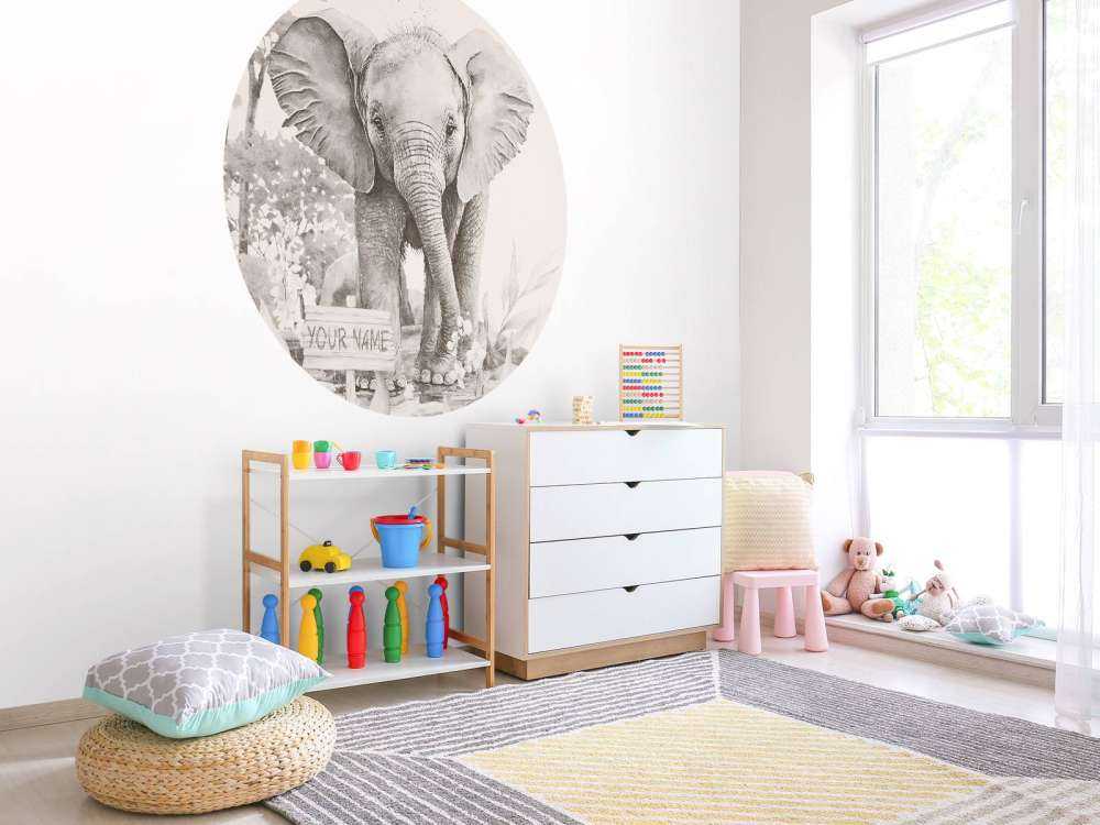 Bébé éléphant dans la jungle beige