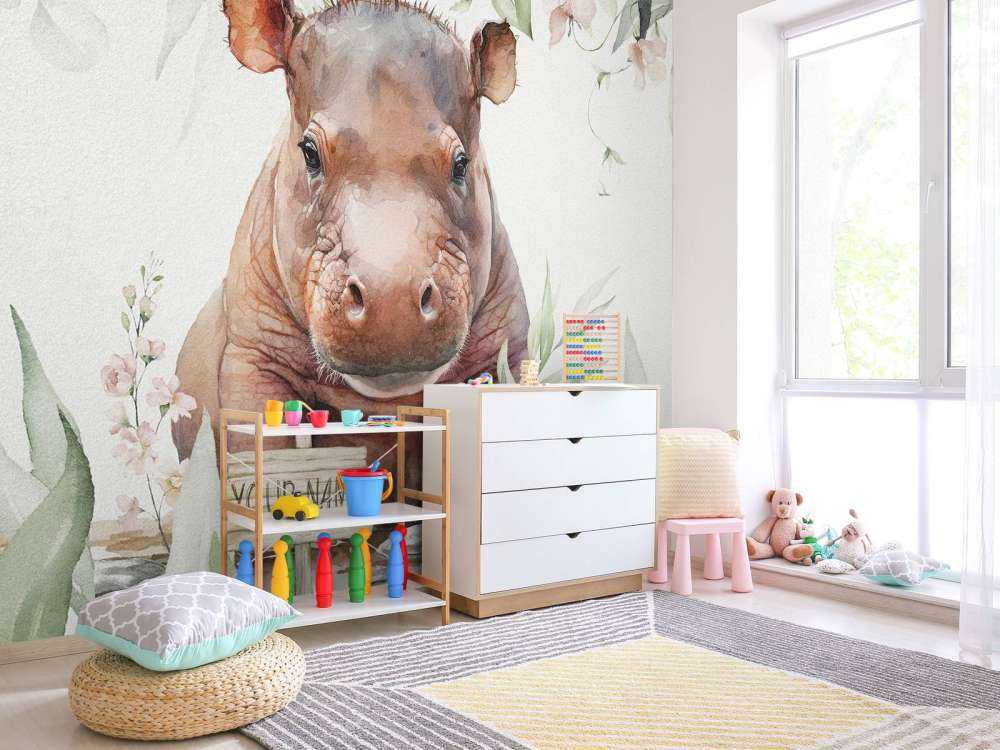 Bébé hippopotame dans les feuilles