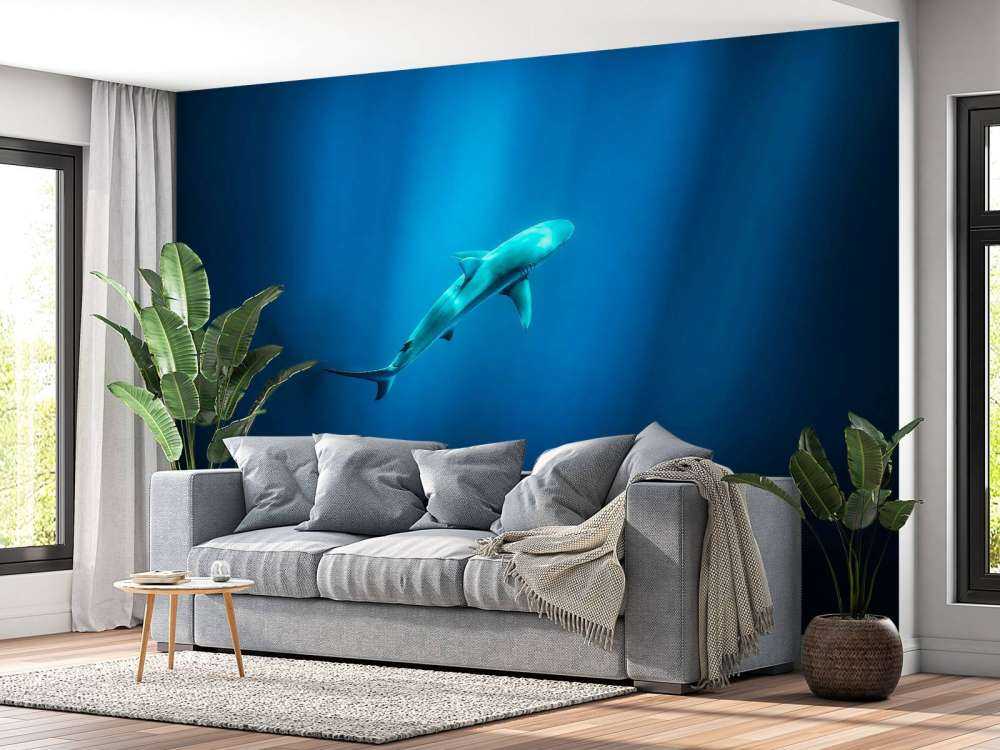 Haai dans la lumière bleue profonde de l'océan