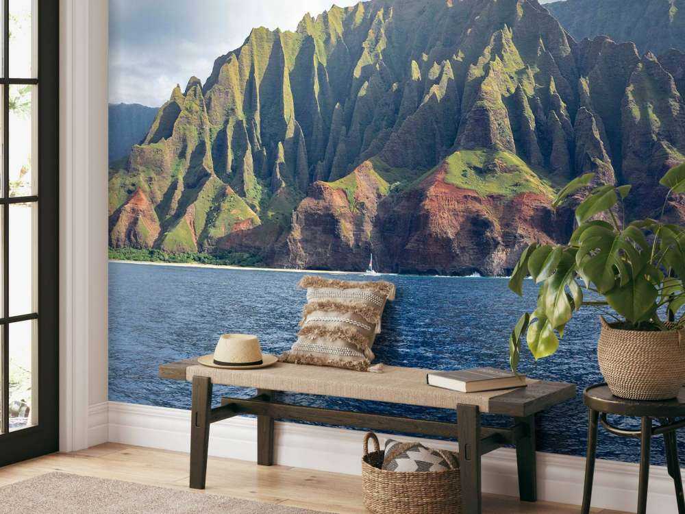 Falaises tropicales sur une mer bleu profond