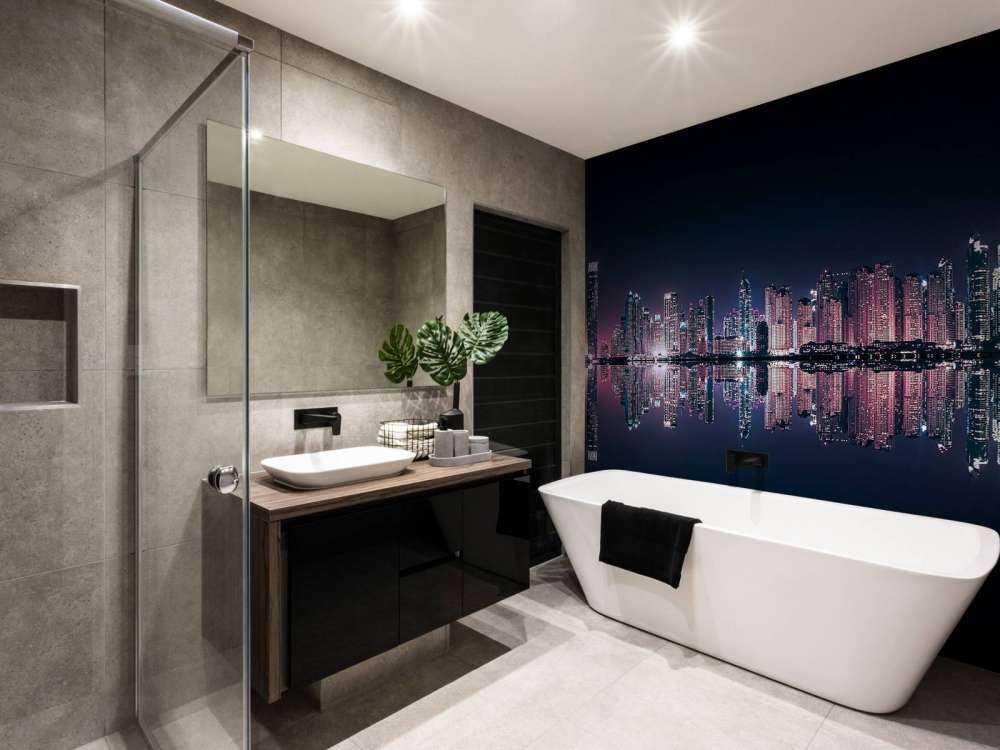 Lueur nocturne au-dessus des eaux calmes