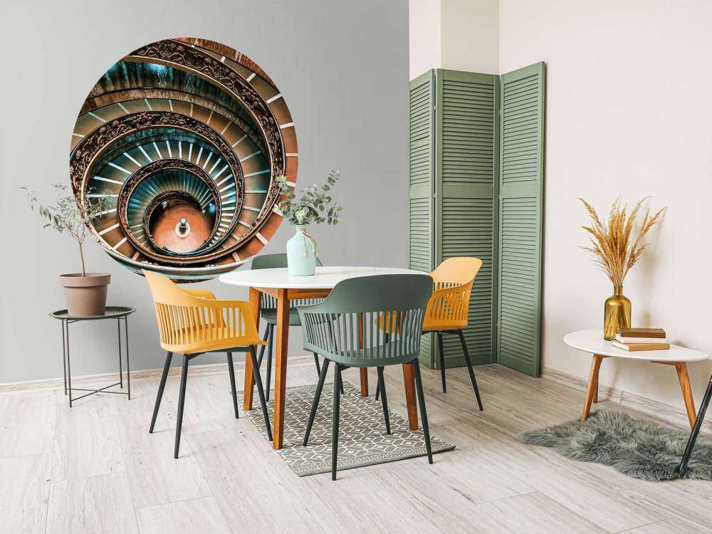 spirale dorée avec des détails baroques