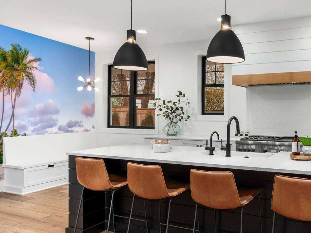 Plage tropicale au crépuscule.