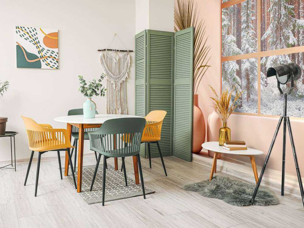 Silence neigeux dans la forêt de pins