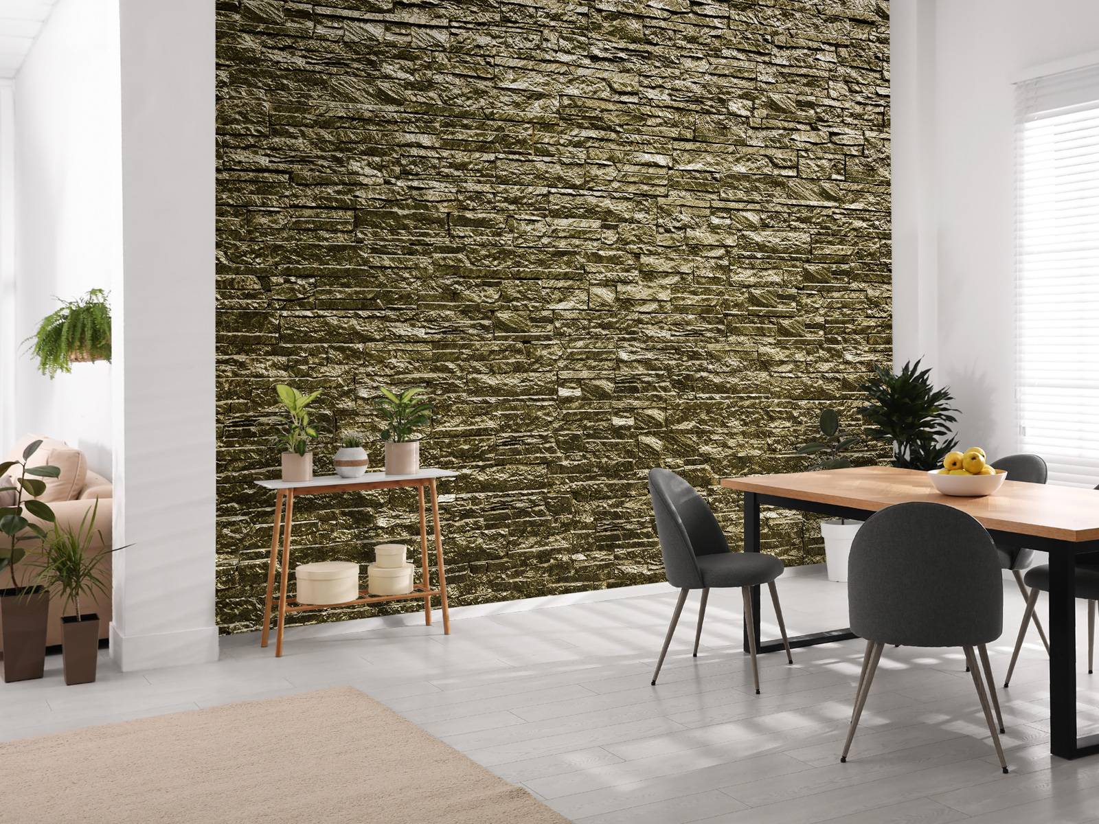 Mur avec des pierres dorées