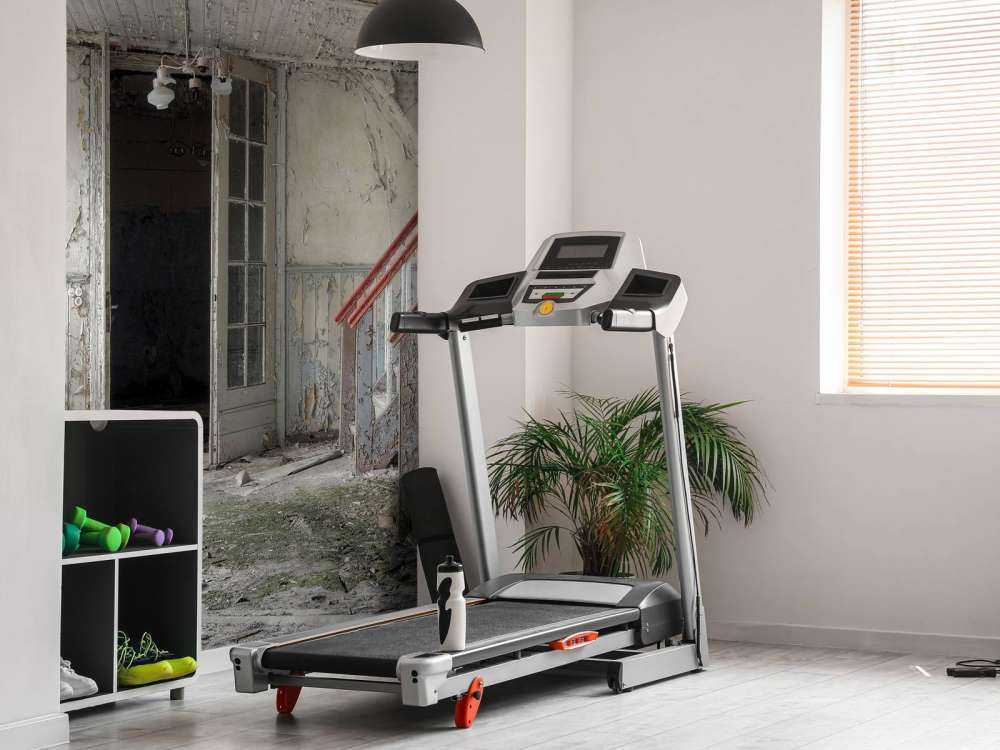 Rampe d'escalier rouge de l'hôtel