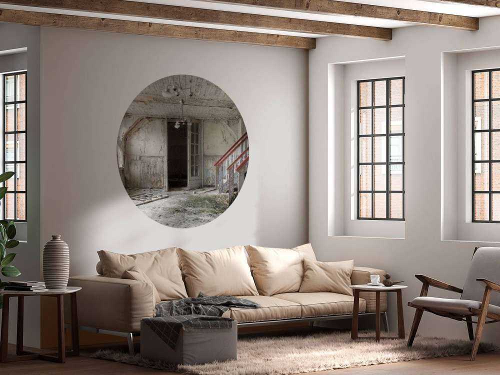 Rampe d'escalier rouge de l'hôtel