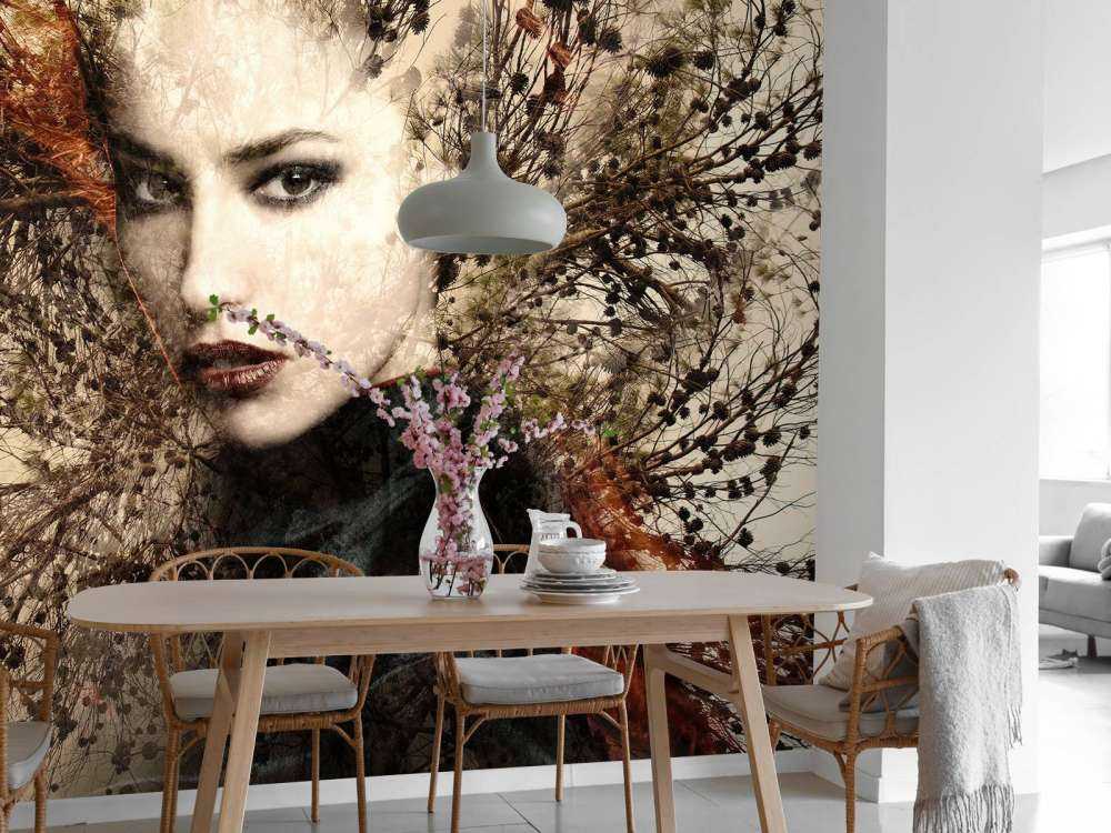 Femme et branches gracieuses