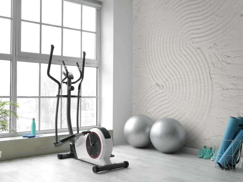 Zoom sur courbes et structures organiques en blanc cassé