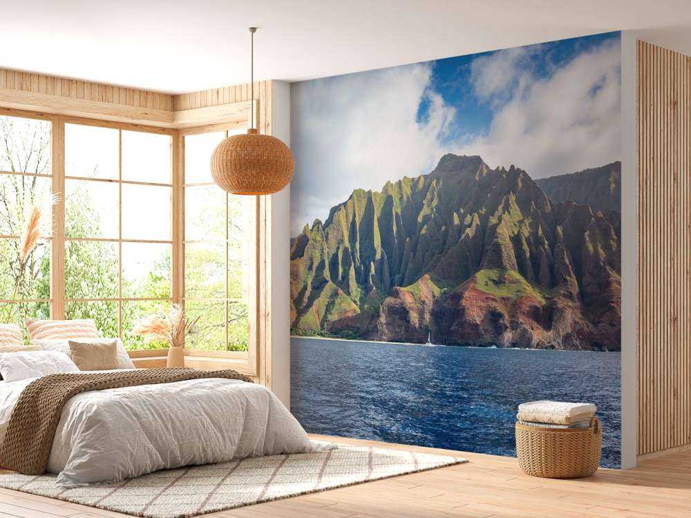 Falaises tropicales sur une mer bleu profond