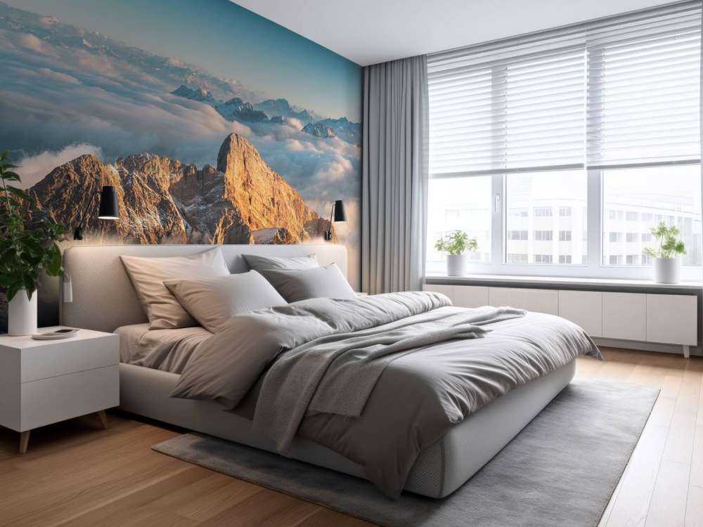 Sommet enneigé dans la lueur du matin