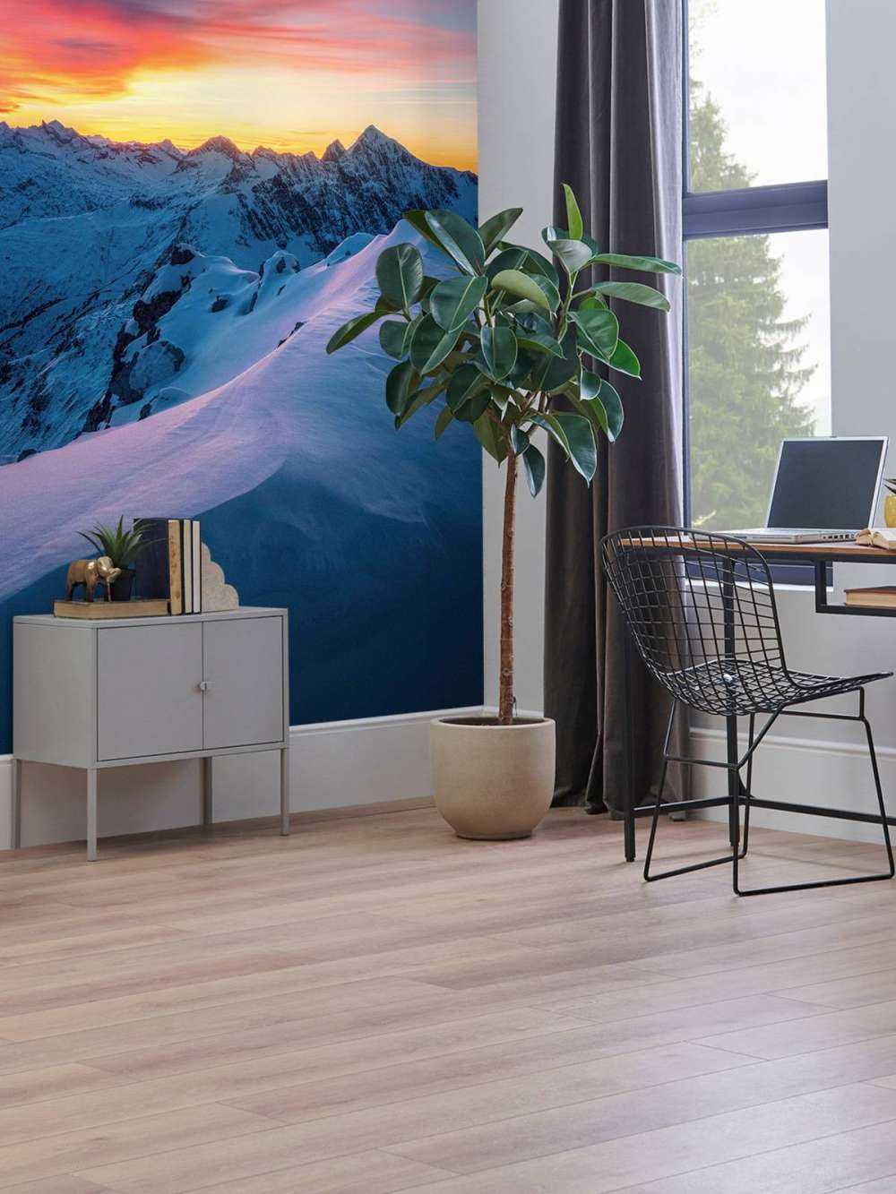 Pics enneigés à l'aube.