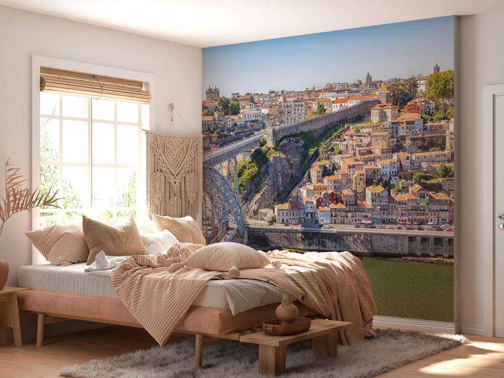 Lumière du soleil sur une pente urbaine colorée