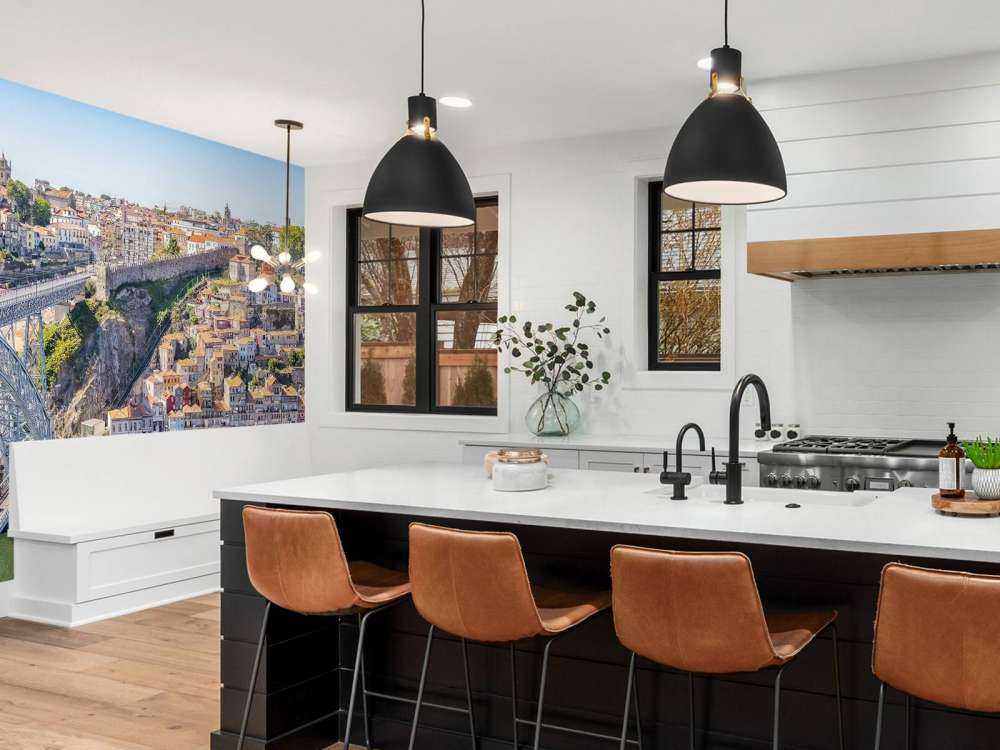 Lumière du soleil sur une pente urbaine colorée