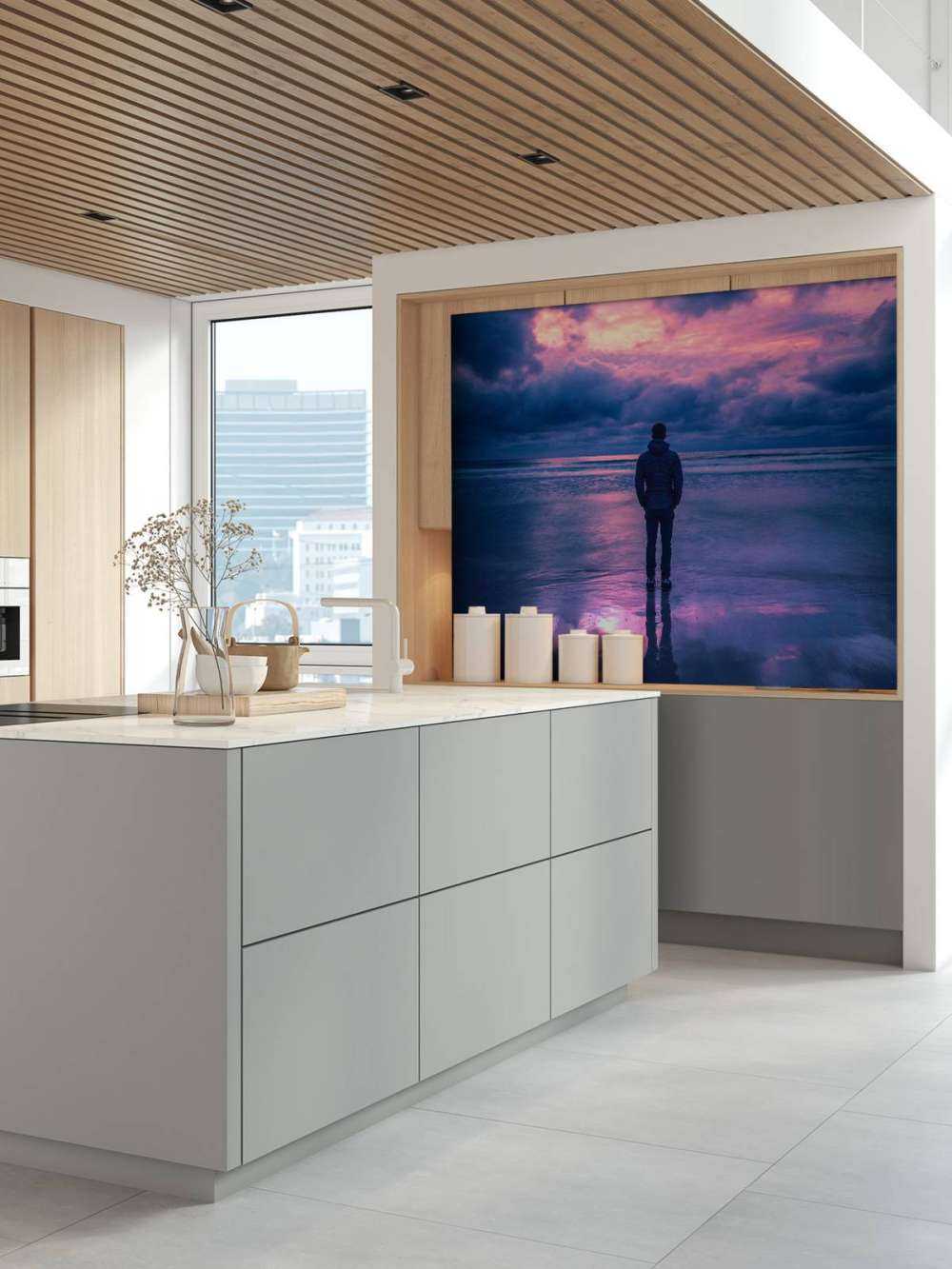 Crépuscule pourpre sur une côte silencieuse