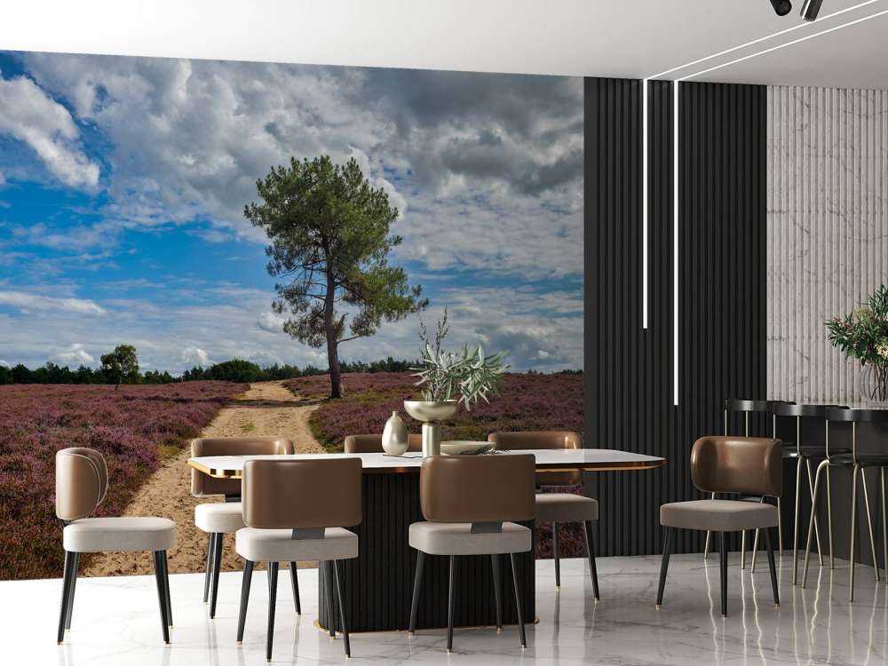 Un arbre dans la bruyère